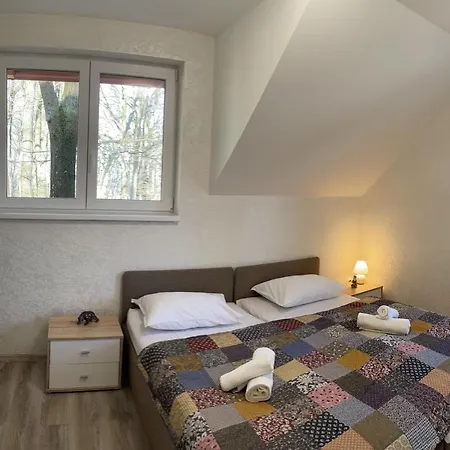 Medve Barlang Ueduelohazak *