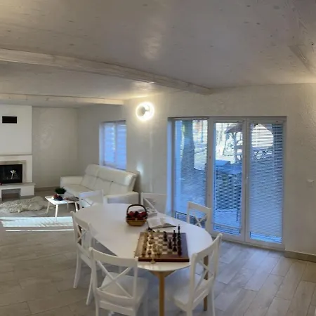 Medve Barlang Ueduelohazak شقة